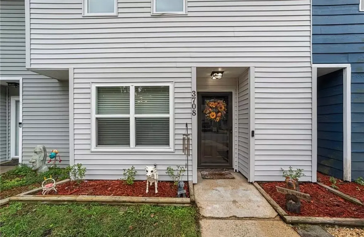 2 bed, 1178 sqft, $1,900 — Photo 1