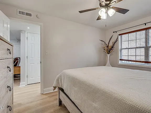 1810 Parkwood Ln #9 — Photo 8