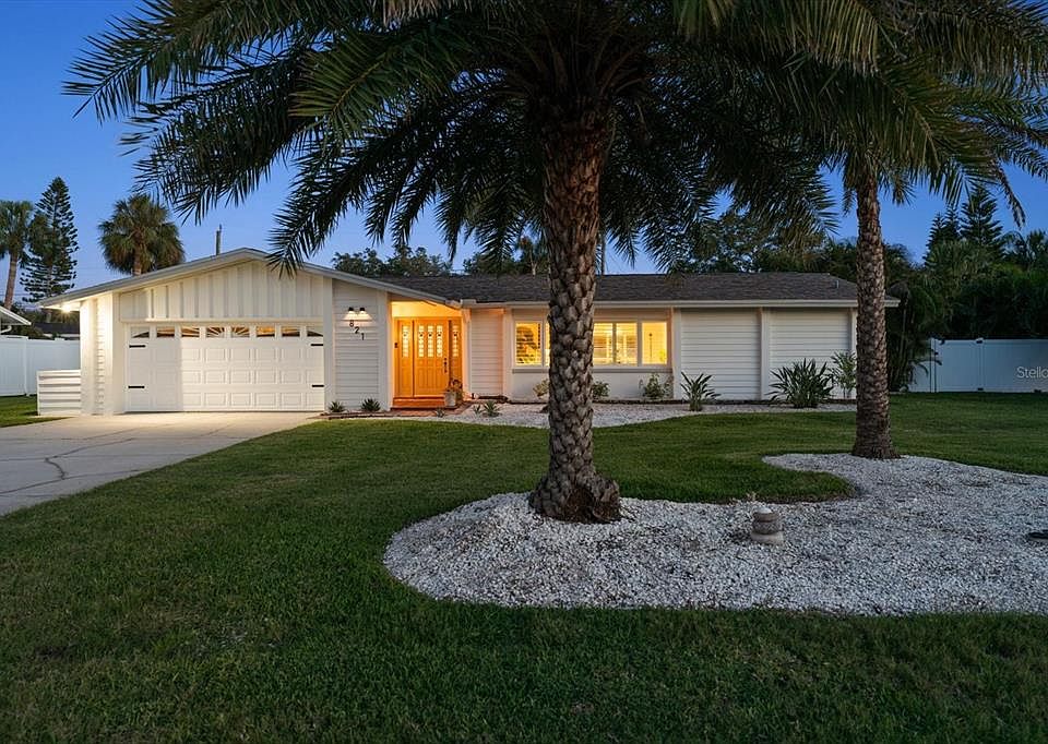 1st image of 821 JACARANDA DRIVE