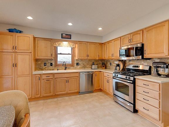 4th image of 1625 Park Hurst Dr