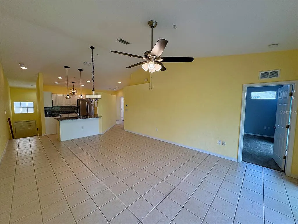 2 bed, 2.0 bath, 1368 sqft, $2,000 — Photo 3