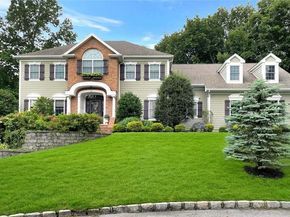 10 Ada Lane, Setauket, NY 11733