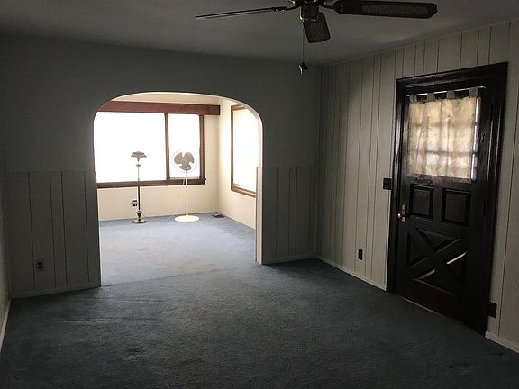 3rd image of 822 W Seymour Ave