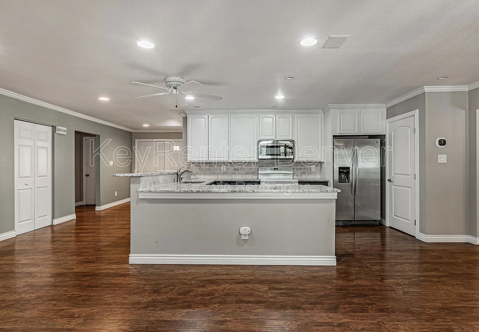 3 bed, 2.0 bath, 2600 sqft, $3,075 — Photo 4