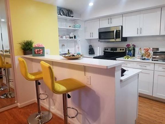 4th image of 4413 Pembrook Village Dr #105