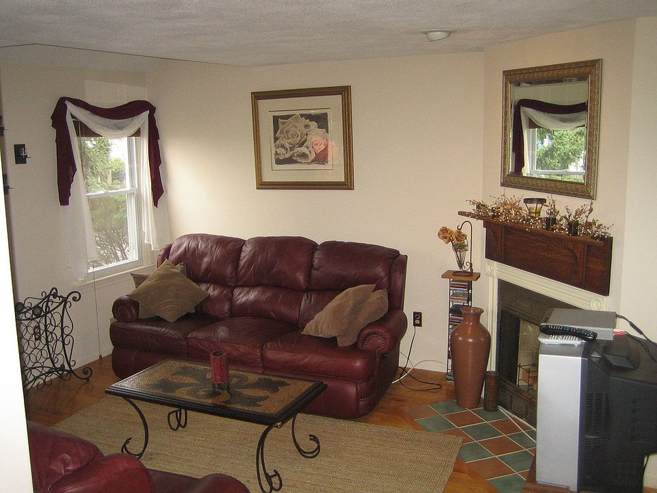 2nd image of 17 Spring St