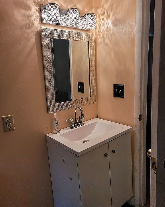 1st image of 5307 Collingwood Ave