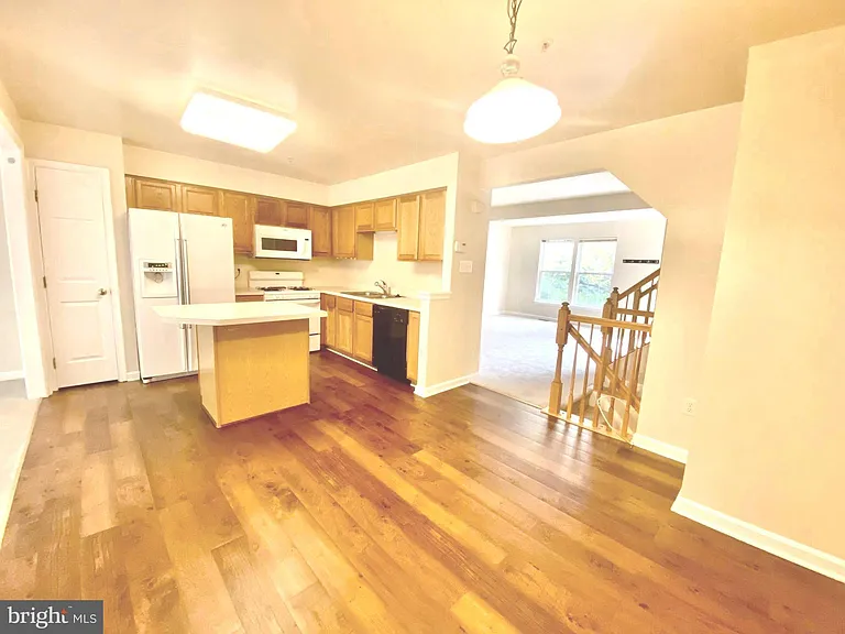 13765 Palmetto Cir — Photo 8