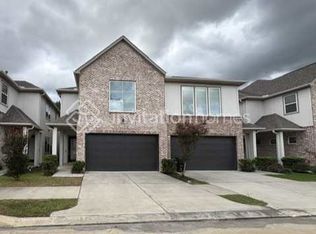 10426 Executive Lake Dr, Stafford, TX 77477