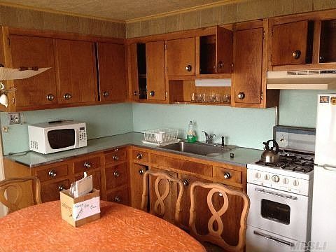 2nd image of 27 Sequoia Dr