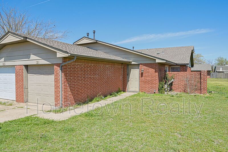 1st image of 121 Crawford Ct