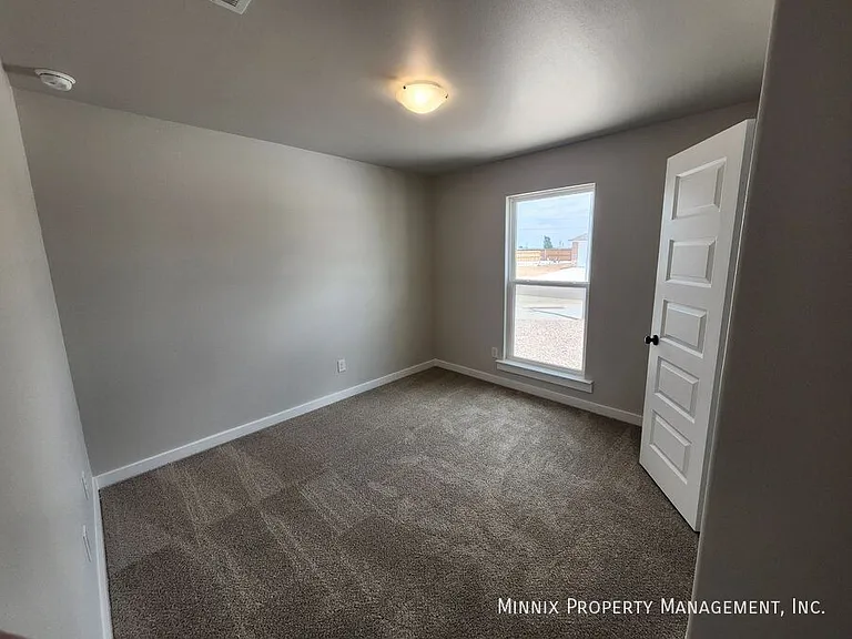 14502 Paris Ave — Photo 6