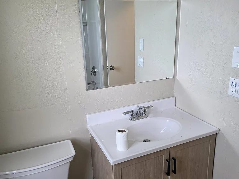 1662 Shriver Ave NE — Photo 8