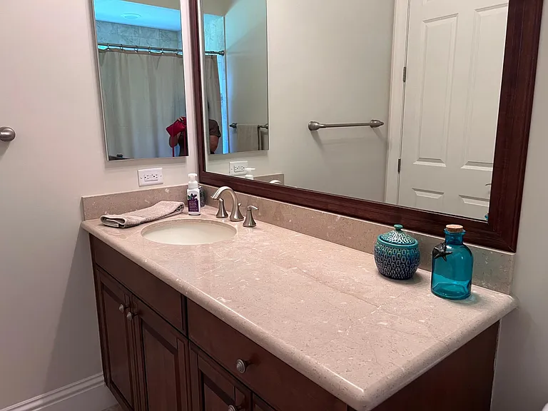 Queen private bath