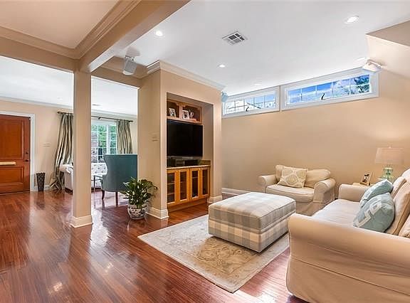 4th image of 3442 Vincennes Pl