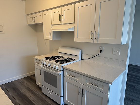2nd image of 1400 College View Dr