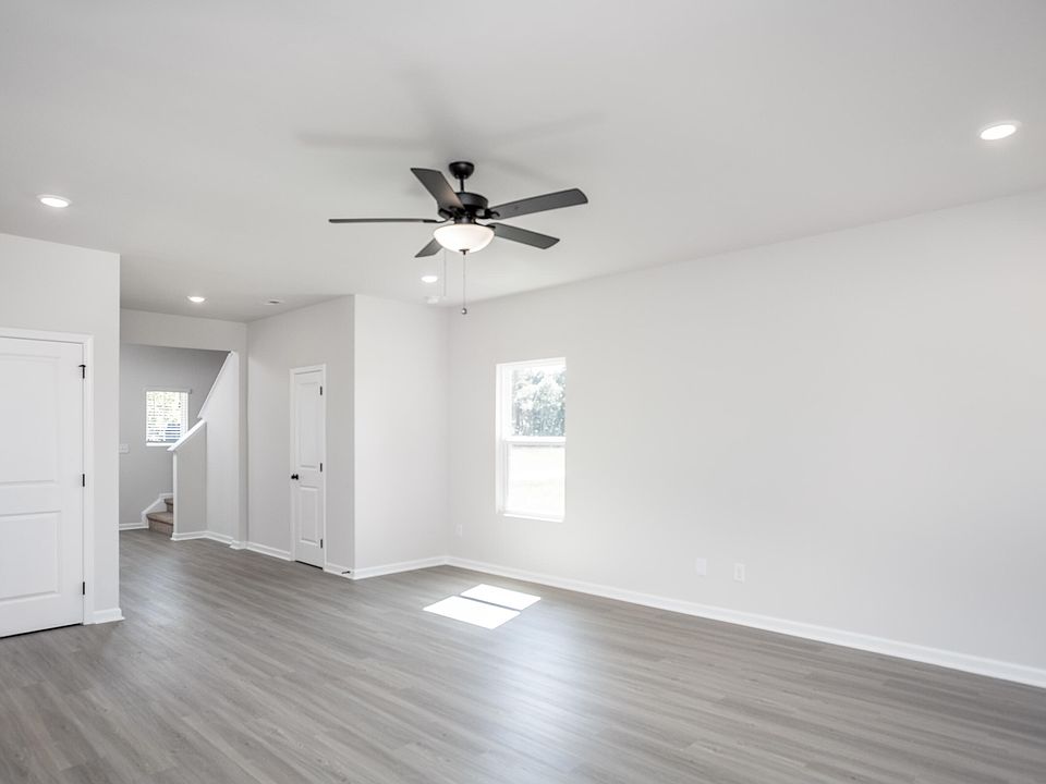 1st image of 421 Chedworth Dr