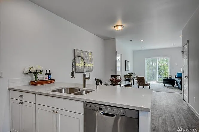 4 bed, 1900 sqft, $2,740 — Photo 1