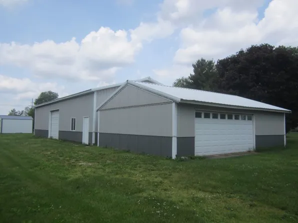 105 Lexington St, Iroquois, IL 60945