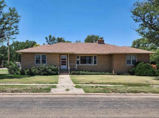 521 Grant St, Quinter, KS 67752