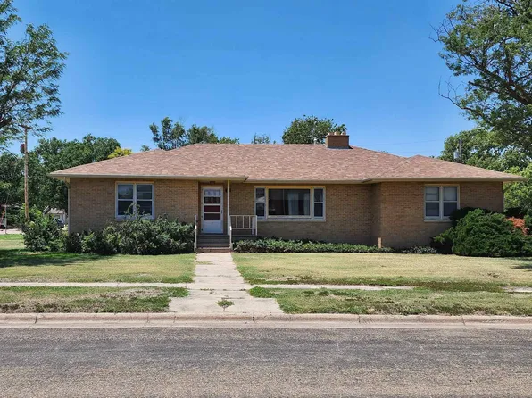 521 Grant St, Quinter, KS 67752