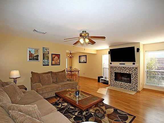 3rd image of 1007 Canterbury Dr