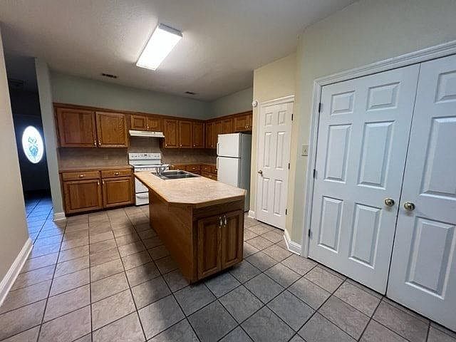 1st image of 30 Pinehill Dr #B & C
