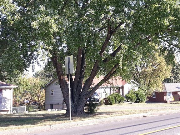 3rd image of 1843 Memorial Dr