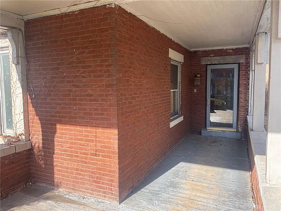 3rd image of 129 Lexington Ave