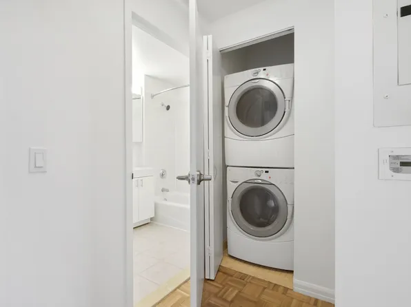 888 Main Street image 7 of 14