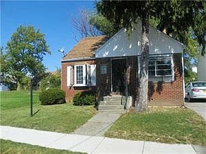 1st image of 138 Roosevelt Ave