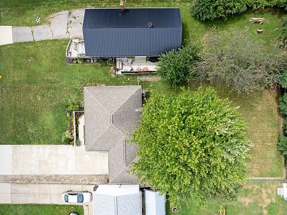 4th image of 903 W Highland Ave