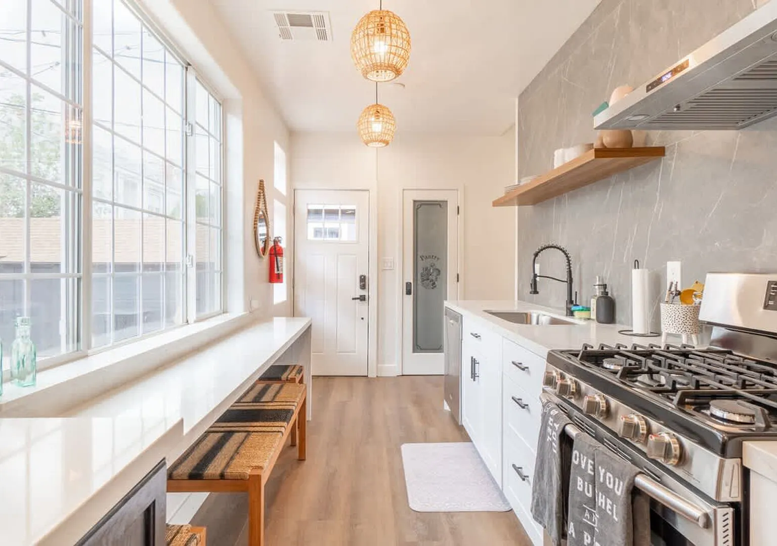 Stylish 2-Bedroom walking distance to Downtown — Photo 4