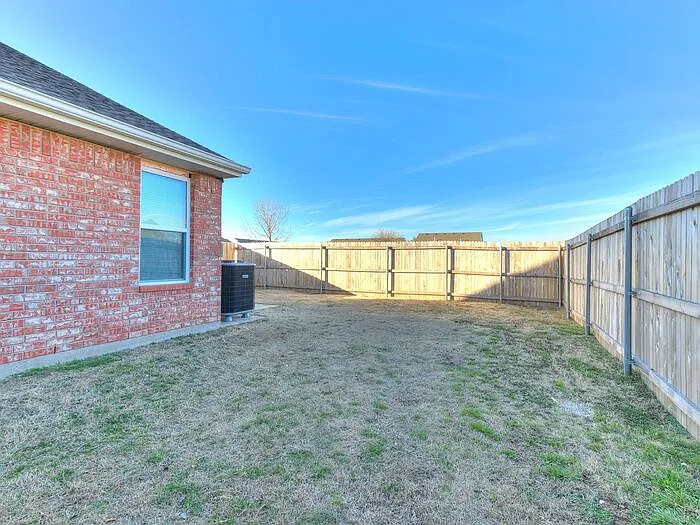 2515 Leeds Ln — Photo 10