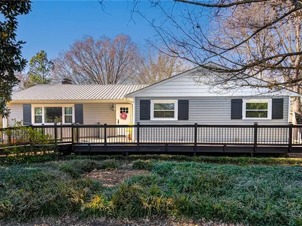 2510 Lakeshore Dr, Greensboro, NC 27407