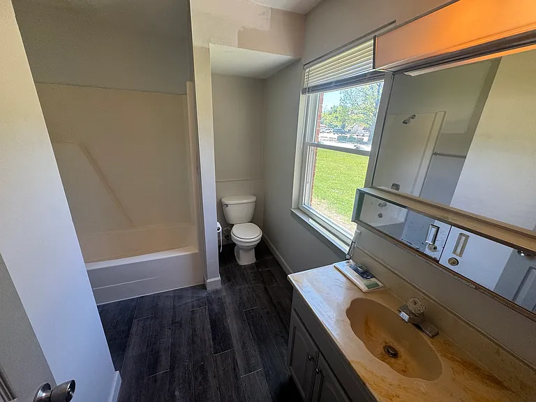 1592 Woodland Dr — Photo 3