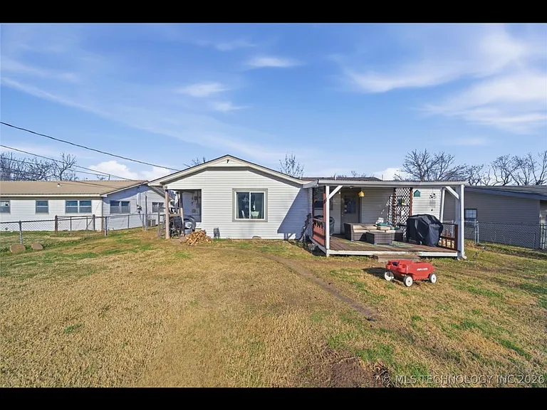 318 E Maple St — Photo 27