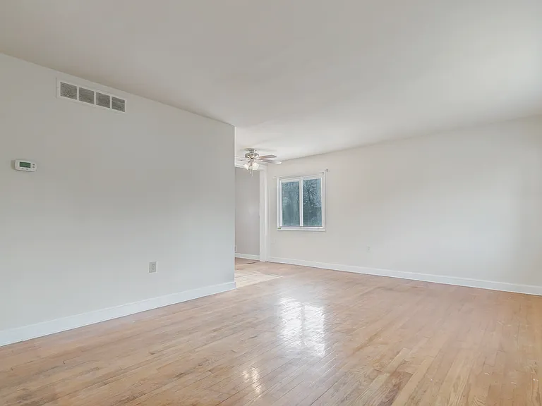 4905 Whitfield Chapel Rd — Photo 4