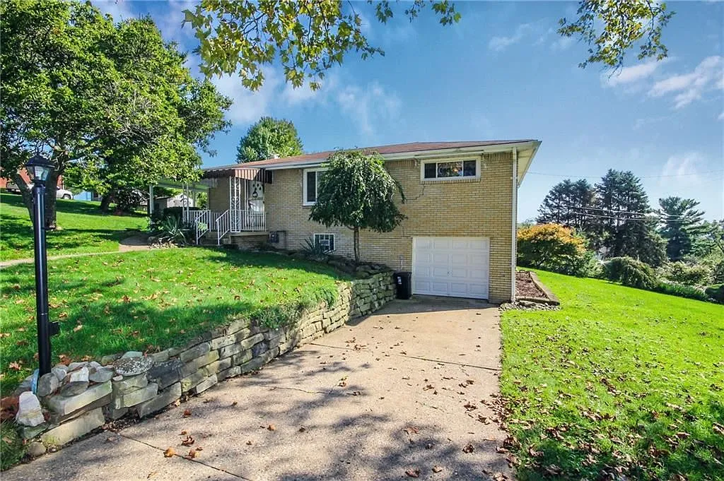 1601 Marion Dr photo 1