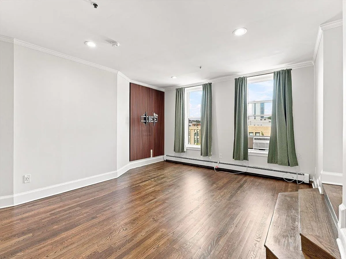 2 bed, 2.0 bath, $4,600 — Photo 4
