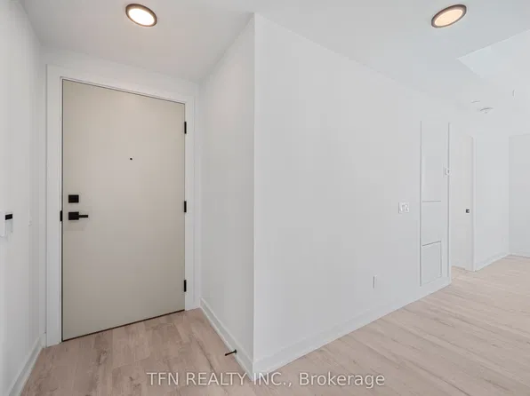 327 King St W, Toronto, ON