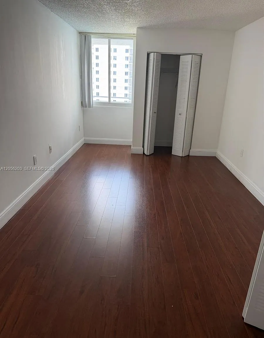 Madison Downtown Condo — Photo 2