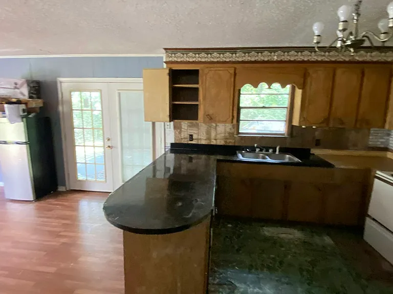 715 Sherman Ave — Photo 4