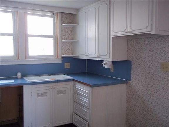 2nd image of 632 N Main St