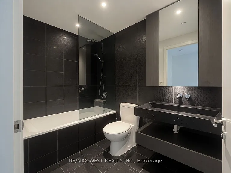 11 Yorkville Ave #1809 — Photo 4