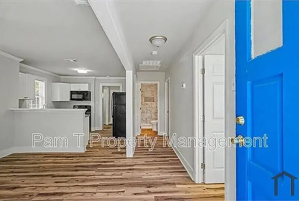 628 W 48th St