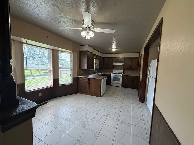 3 bed, 2.5 bath, 1704 sqft, $1,500 — Photo 3