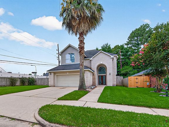 3rd image of 20003 Fieldtree Dr