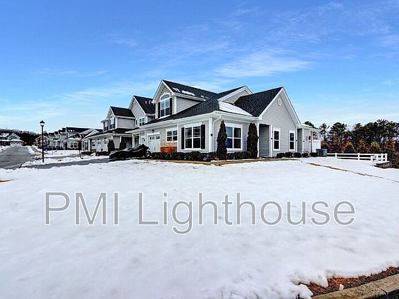 3rd image of 25 Willow Dr