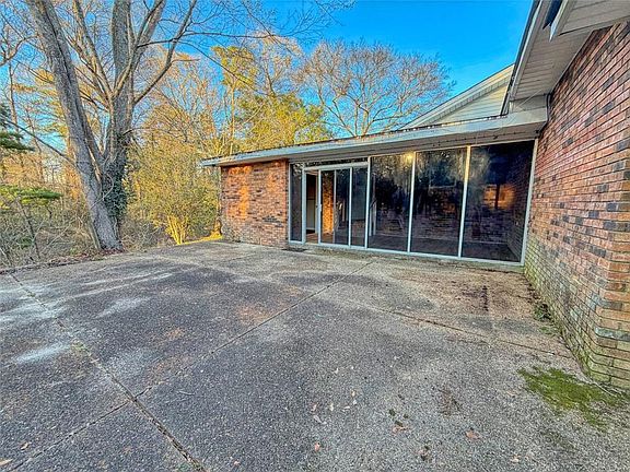 3rd image of 703 Varnado St